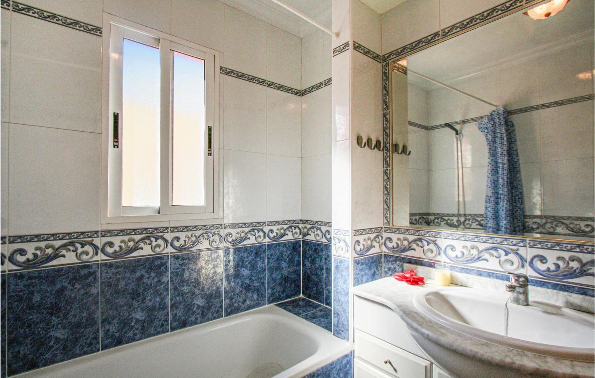 Cozy Home In Orihuela Costa With Kitchenette Exterior photo